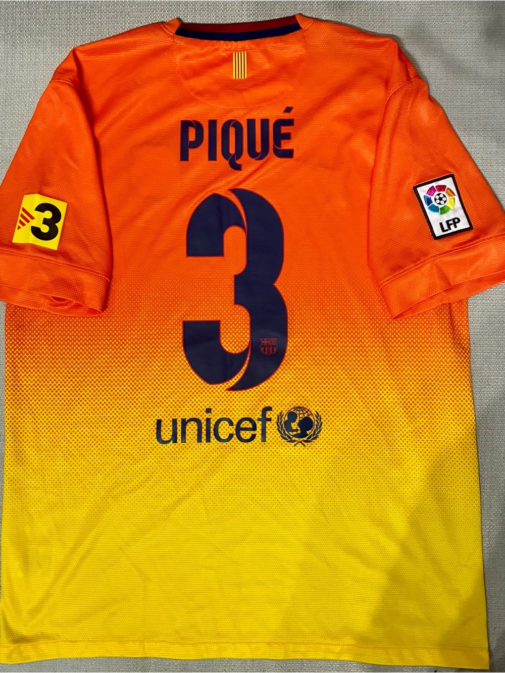 Vintage Barcelona 12/13 away jersey orange yellow sunset Pique #3 men’s Large